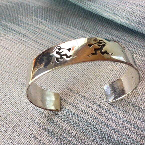 Vintage Native American Sterling Silver Cuff - Dual Dancing Kokopelli’s - Picture 5 of 12